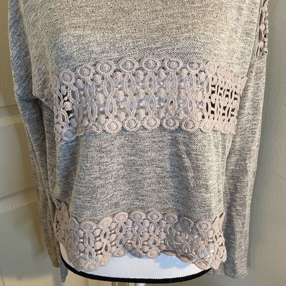 You are not alone, grey laced long sleeve shirt - Picture 2 of 9